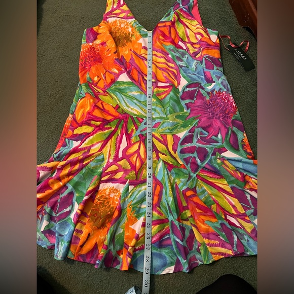 Spring dress REDUCED - Picture 4 of 9